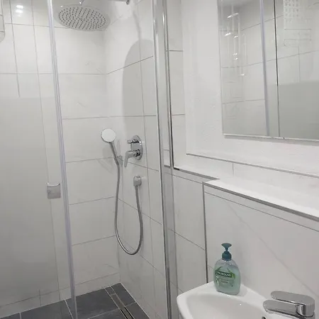 Moderne Mit Balkon 5 Minuten Von Basel *